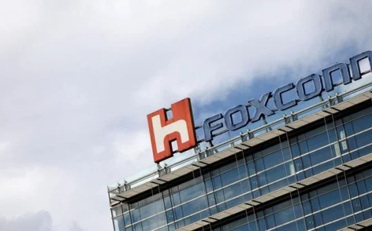 Foxconn sản xuất điện thoại kiêm ví tiền ảo đầu tiên trên thế giới