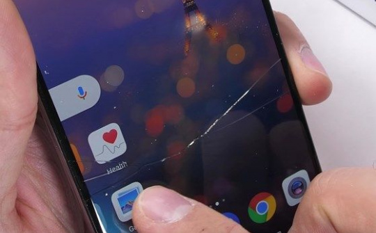 Huawei P20 Pro dễ bể màn hình, gây thất vọng cho người dùng