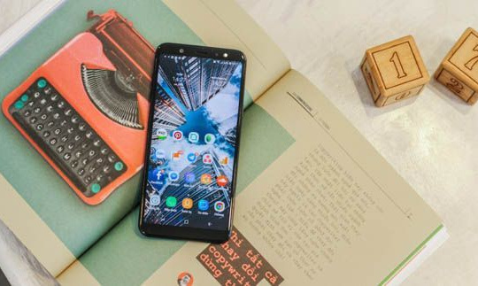 Samsung Galaxy A6+ sở hữu hệ thống camera cực ấn tượng