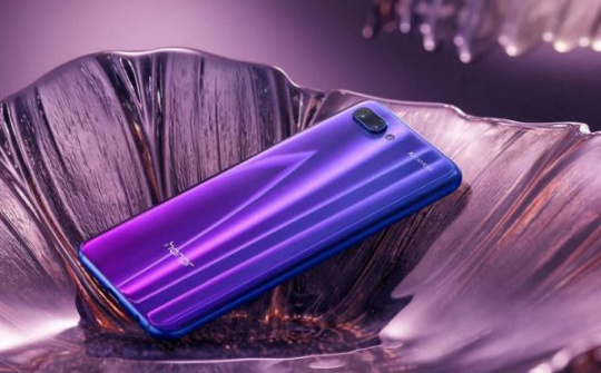 Honor 10 có giá bán chính thức 9,9 triệu đồng kèm nhiều ưu đãi khi đặt trước