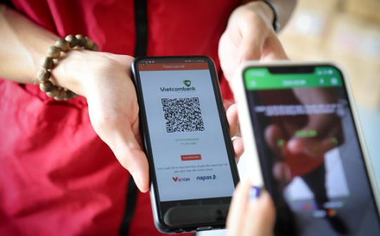 Vietcombank và J&T Express hợp tác ứng dụng QR trong thanh toán đơn hàng