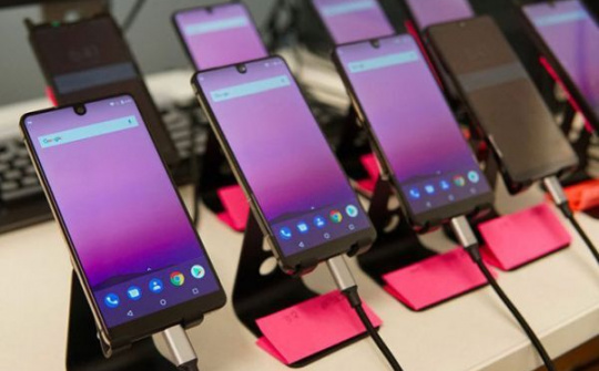 Essential dừng phát triển điện thoại, xem xét bán công ty