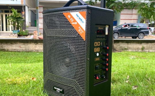 SoundMax trình làng loa di động vali kéo M-22, giá 3.69 triệu đồng