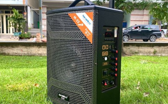 SoundMax trình làng loa di động vali kéo M-22, giá 3.69 triệu đồng
