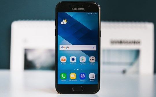 Galaxy A3 2017 dính lỗi khi lên đời với Android Oreo