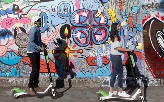 Uber và Lyft muốn mở rộng thị trường xe scooter điện