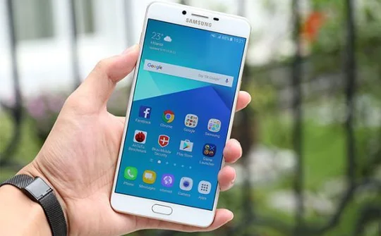 Galaxy C9 Pro giảm giá 1 triệu đồng, xuống còn 8,99 triệu đồng