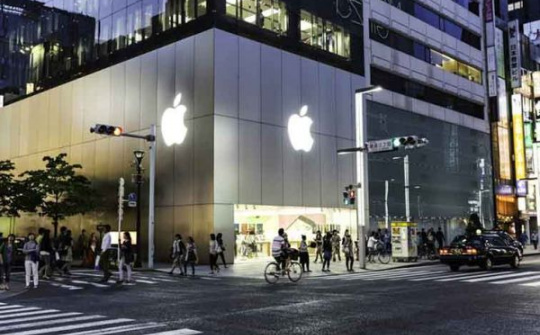 Apple bị chỉ trích vì ép nhà mạng bán rẻ iPhone