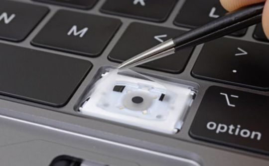 Apple chống bụi cho bàn phím MacBook Pro mới