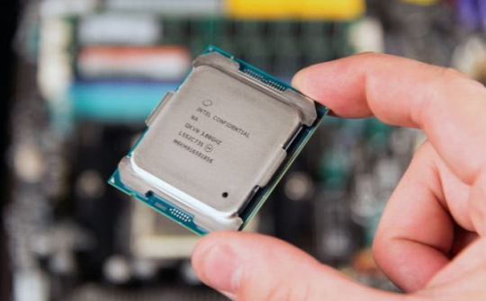 Cạnh tranh với AMD, Intel muốn đẩy nhanh tốc độ ra mắt chip mới