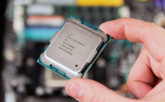 Cạnh tranh với AMD, Intel muốn đẩy nhanh tốc độ ra mắt chip mới