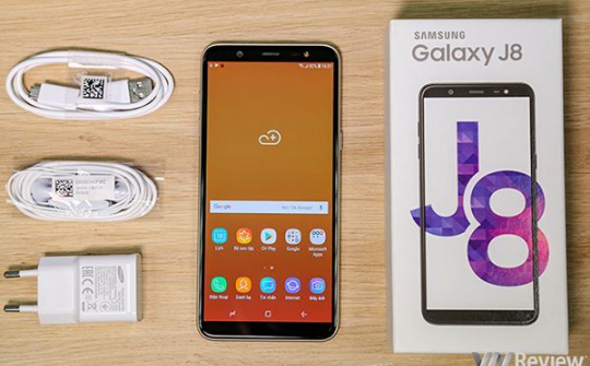 Galaxy J8 giảm giá "sập sàn", chỉ còn 5,96 triệu đồng