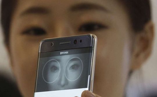Samsung phát triển máy ảnh sinh trắc học cạnh tranh Face ID
