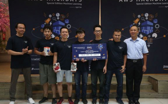 AWS Hackdays Vietnam 2018: Đội OCR For the World giành ngôi vô địch