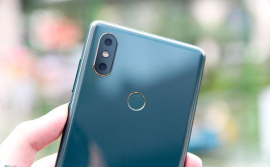 Mi Mix 2S màu xanh ngọc lục đã về Việt Nam, giá 16,6 triệu đồng