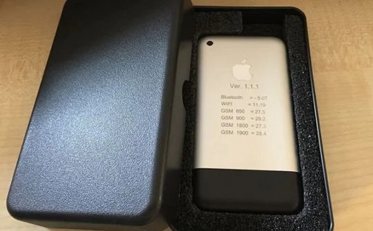 Nguyên mẫu iPhone đời đầu đang được chào bán trên eBay với giá hơn 13.000 USD