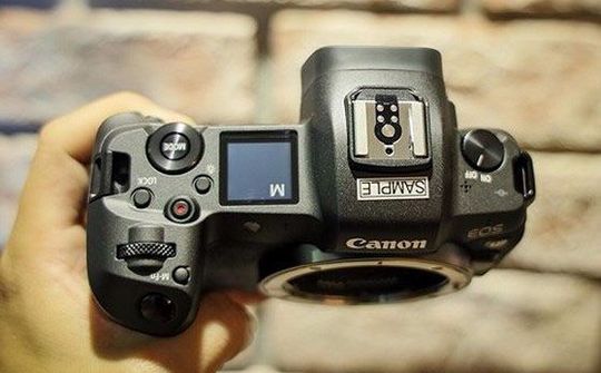 Canon ra mắt máy ảnh EOS R thế hệ mới