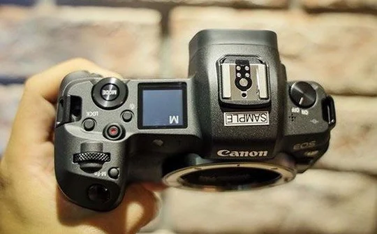 Canon ra mắt máy ảnh EOS R thế hệ mới