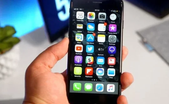 Apple giảm giá hàng loạt iPhone, Apple Watch tân trang