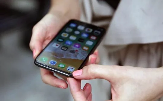 Apple rút ngắn thời gian sửa chữa màn hình iPhone