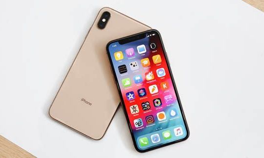 [Video] Không dễ bị bẻ cong iPhone XS Max