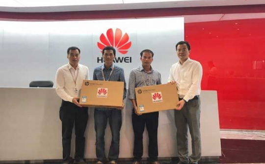 Huawei Việt Nam tặng máy tính cho 2 trường học ở Hà Tĩnh và Sơn La
