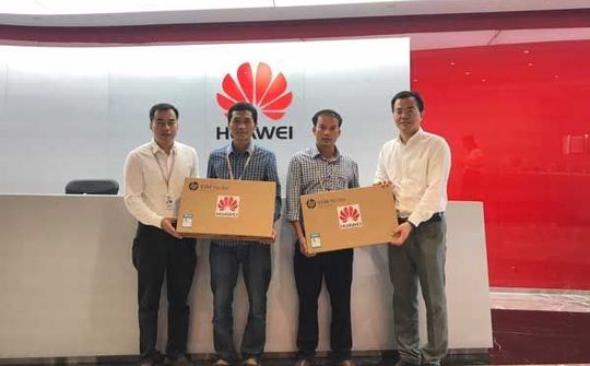Huawei Việt Nam tặng máy tính cho 2 trường học ở Hà Tĩnh và Sơn La