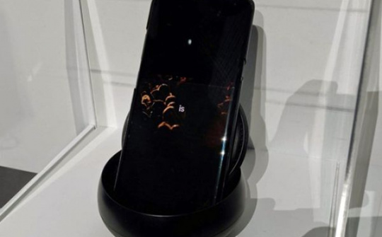 Nguyên mẫu điện thoại 5G được Samsung trình diễn tại CES 2019