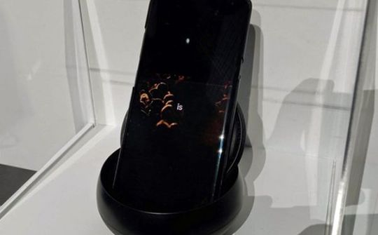 Nguyên mẫu điện thoại 5G được Samsung trình diễn tại CES 2019