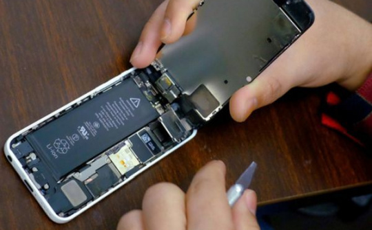 Chương trình thay pin giá rẻ khiến doanh thu Apple thiệt hại khoảng 2,4 tỉ USD