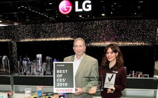 TV cuộn được của LG đón "mưa" giải thưởng tại CES 2019