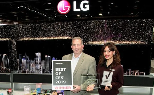 TV cuộn được của LG đón "mưa" giải thưởng tại CES 2019