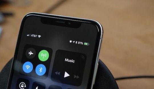 iPhone bán chậm do Apple giảm giá thay pin máy cũ
