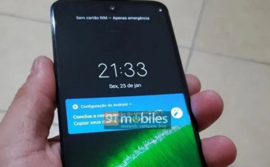 Motorola Moto G7 Plus có viền màn hình cực mỏng, giá 350 USD