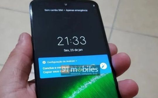 Motorola Moto G7 Plus có viền màn hình cực mỏng, giá 350 USD