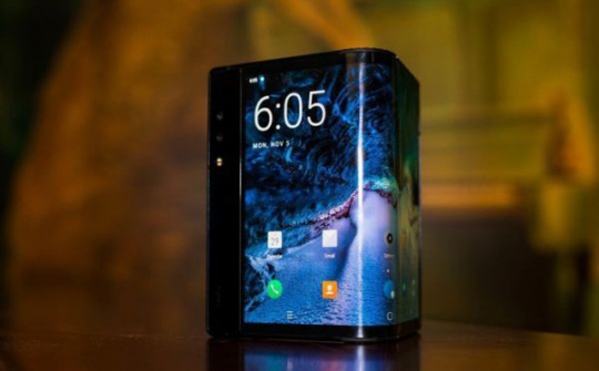 Smartphone màn hình gập ra mắt tại CES 2019