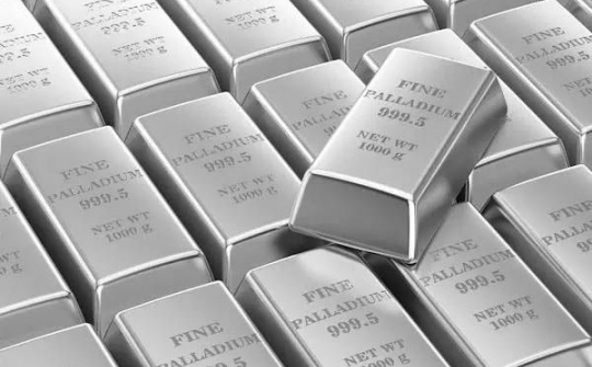 Nguyên liệu đầu vào khan hiếm, các nhà sản xuất pin điện rục rịch tăng giá