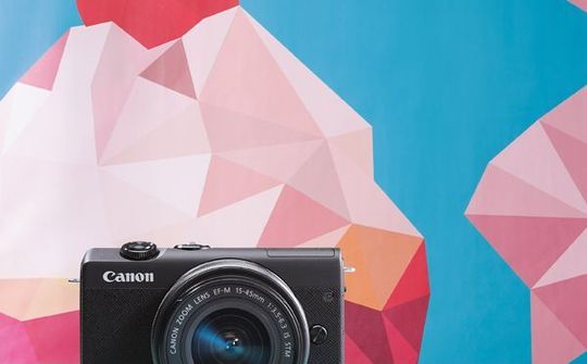 Canon ra mắt máy ảnh EOS M200 dành cho các "tín đồ" mạng xã hội