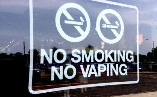 Apple mạnh tay trong công cuộc cấm thuốc lá điện tử