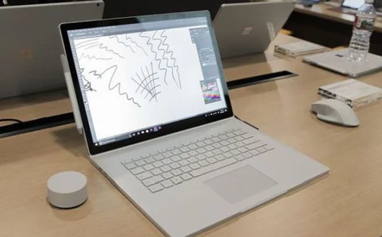 Microsoft giảm giá bán máy tính Surface nhân dịp Black Friday 2019