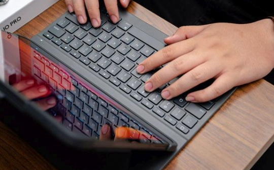 Logitech ra mắt bàn phím Slim Folio Pro cho iPad, giá bán từ 2,99 triệu đồng