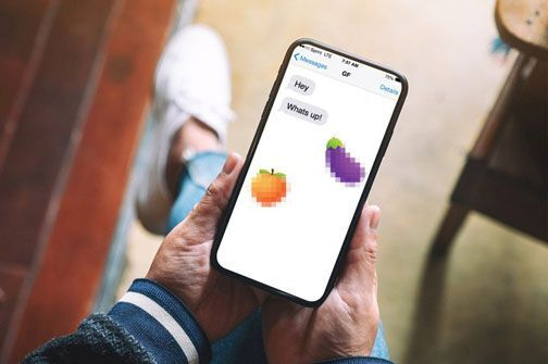 Facebook và Instagram cấm dùng biểu tượng có tính chất gạ tình