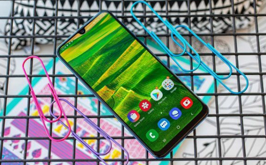 Galaxy A51 lộ diện, 4 camera, cổng âm thanh 3.5mm