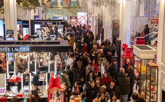 Người Mỹ chi 7,4 tỷ USD mua sắm trong ngày Black Friday
