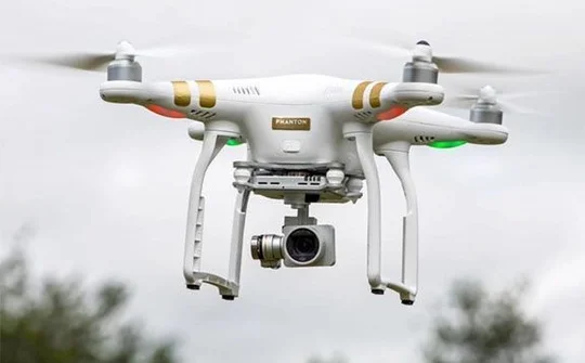 Điều khiển drone không đăng ký ở Anh sẽ bị phạt 1.000 bảng
