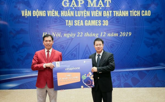 VinaPhone trao quà cho các vận động viên giành huy chương tại SEA Games 30