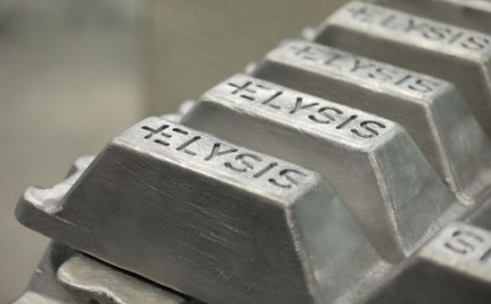 Mẻ nhôm không carbon đầu tiên của Elysis đã được Apple mua