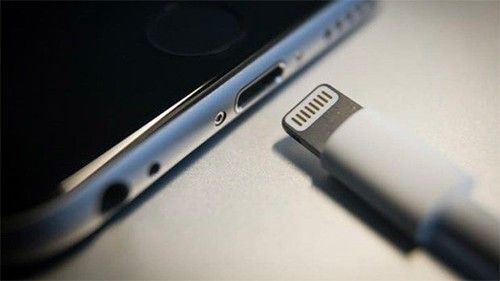 iPhone có thể bỏ dùng cáp lightning năm 2021