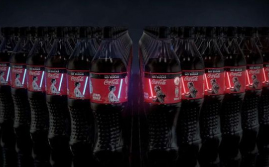 Coca Cola sử dụng công nghệ OLED để làm tem phát sáng