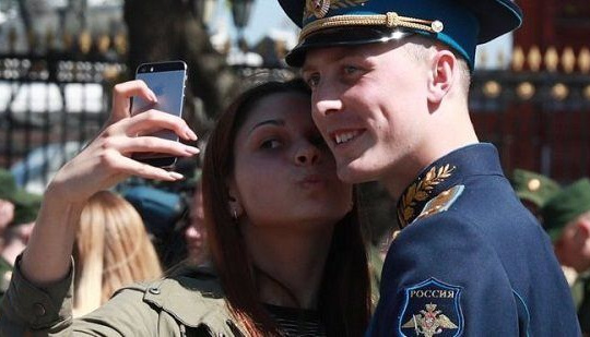 Lính Nga bị cấm sử dụng smartphone vì mạng xã hội